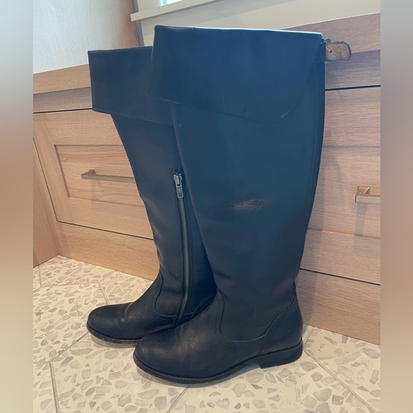 Size 7 FRYE tall black leather riding boots. Fits like 8 - Picture 2 of 7